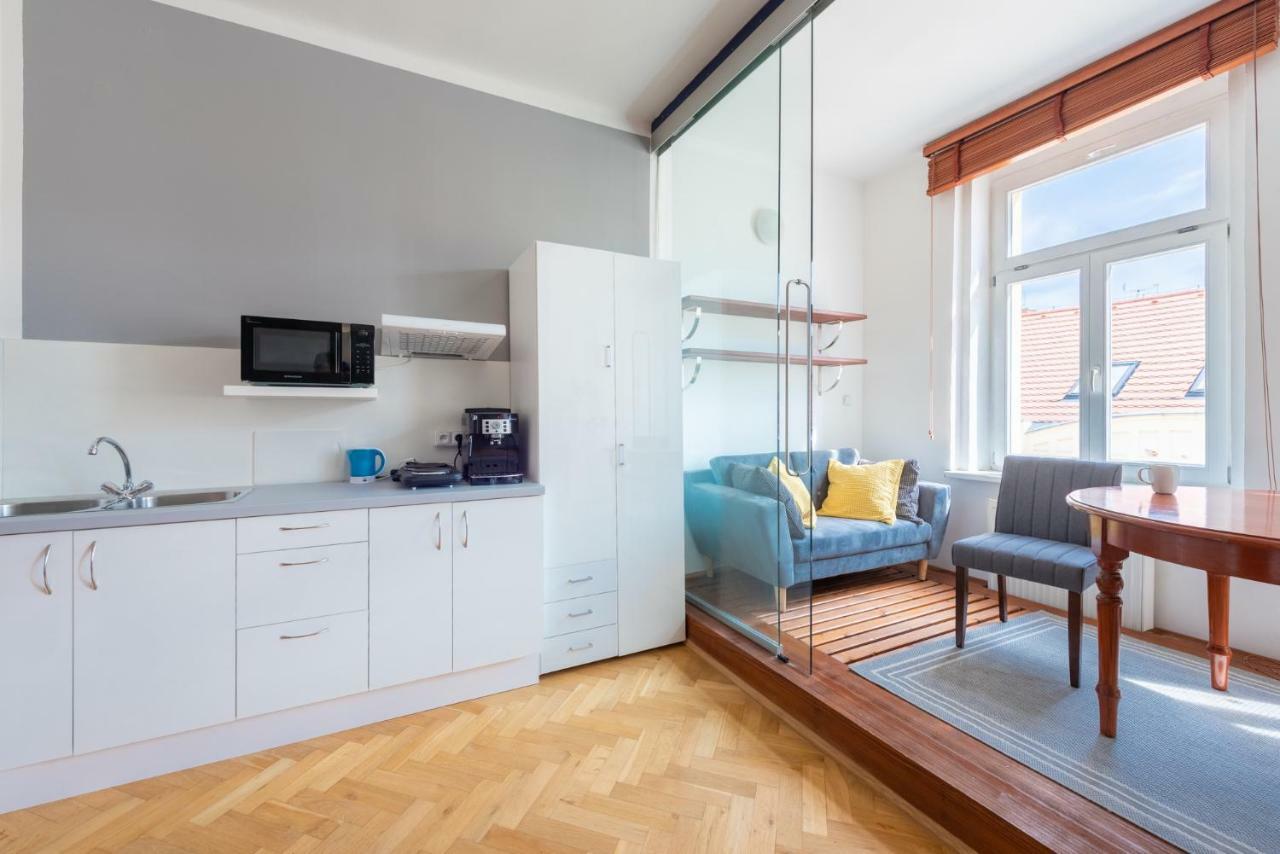 Modern Apartment Few Steps From Centre Prag Exteriör bild