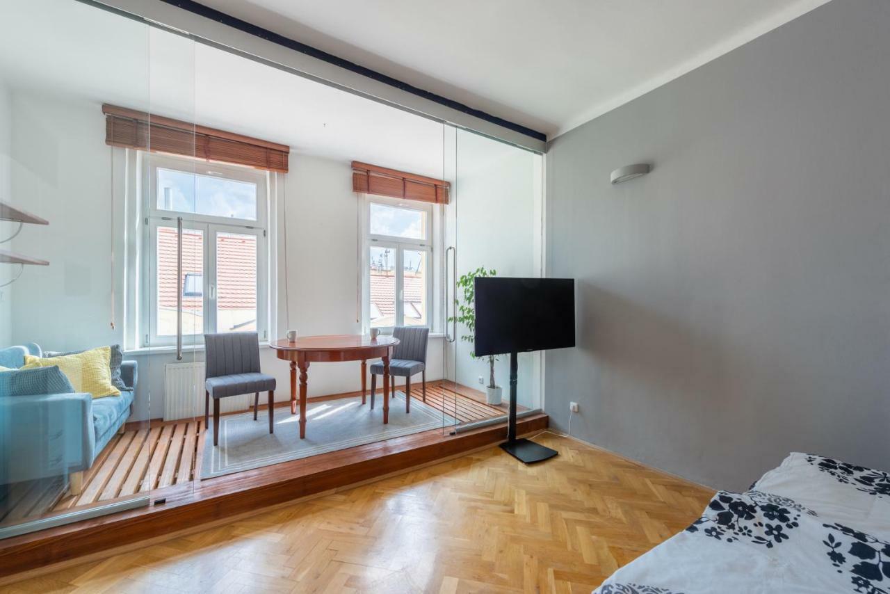 Modern Apartment Few Steps From Centre Prag Exteriör bild